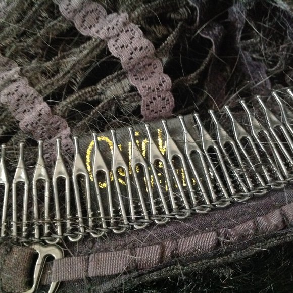 Outre' Quick Weave Black Synthetic Long Wig - Picture 7 of 9